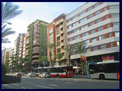 Alicante City Centre 162  - Avda Alfonso X El Sabio, trafficated by local red/white buses