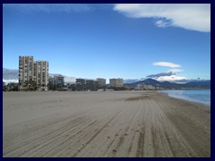 Playa de San Juant is Alicante's largest and most popular beach and a large district on Cap de l'horta, East of central Alicante. Here you find tall apartments buildings and  hotels, as well as some of the more exclusive private residences of Alicante. It has high quality sand and is much calmer then the more centrally located Postiguet Beach, but since we visited in February the beach was almost abandoned anyway.