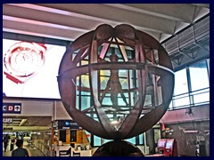 Leonardo da Vicni sculpture, Fiumicino Airport