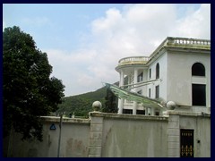 Is this the White House in Washington DC or a mansion on South Hong Kong Island?