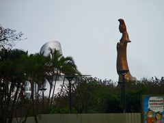 Kun Iam Statue is a 20m high bronze statue at the harbourfront, just next to Dr Sun Yat-Sen Boulevard. It was built just before all the casino hotels were built in the 2000s. The lotus-shaped dome is part of the Kun Iam Ecumenical Centre, for buddhist, taoist and confucianism. 