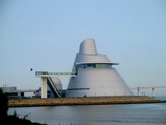 Macao Science Center, built in 2009, was designed by the famous architect IM Pei. There is a planetarium with 3D projections inside.