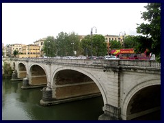 Ponte Cavour, the bridge above the Tiber to Piazza Cavour.
