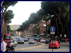 Via C.Vibenna is a busy road just behind Colosseum.