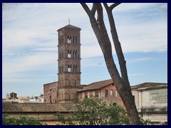 Santa Francesca Romana (Santa Maria Nova), is a church built in the 900s, just next to the Roman Forum.