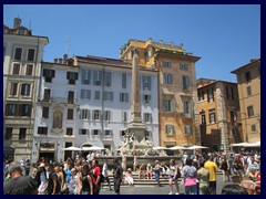 Piazza della Rotunda outside Pantheon
