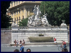 Fontana del Nettuno (Neptune's Fountain), Piazza del Popolo.