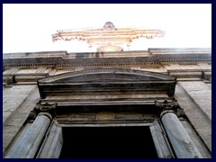 Basilica San Gacomo on Via del Corso.