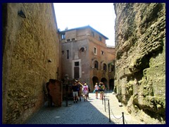 There is an outer wall around Sant 'Angelo.