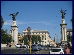 Ponte Vittorio Emanuela II, the nearest bridge to the Vatican, Via Crescenzio towards the Vatican City 011