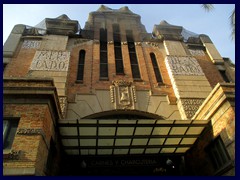 Alicante City Centre 156 - Mercado Central (Central Market), an impressive 2-storey art deco building on Avenida Alfonso.