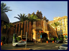 Alicante City Centre 160 - Mercado Central (Central Market), an impressive 2-storey art deco building on Avenida Alfonso.