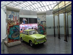 Haus der Geschichte 086 - Berlin Wall, Trabant