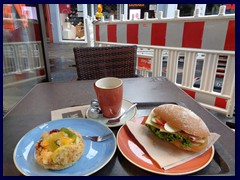 Bonn Zentrum 089 - Early breakfast at café