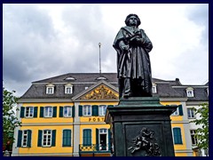 Münsterplatz 12 - Old Post Office, Beethoven Statue