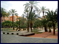 Elche City Centre 05 - one of many parks with lots of palms