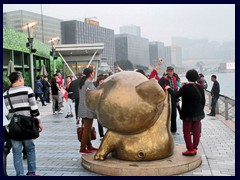 Pig statue, Avenue of the Stars