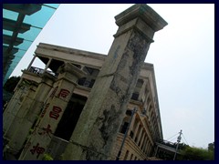 Chinese columns at the Murray House.