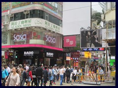 Hennessy Road,  Causeway Bay, Wan Chai. An area that reminds of Tokyo.