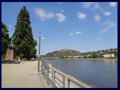 Rhine riverfront, Mitte 28