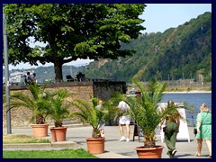 Rhine riverfront, Konrad-Adenauer-Ufer 