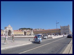 Av. Ribeira das Naus 16 - Praca do Comercio