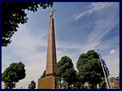 Place de la Constitution 08 - Gelle Fra