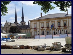 Place Guillaume II 09 - Hotel de Ville, Notre-Dame