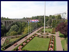 Place de la Constitution, Pont Adolphe 29