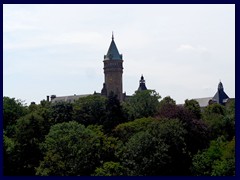 Place de la Constitution, Pont Adolphe 33