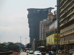 Avenue Dr Sun Yat-Sen towards Lisboa and Lake View Tower.