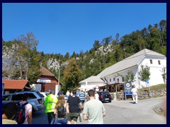 Predjama Castle 01