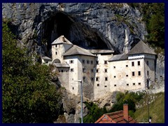 Predjama Castle 06