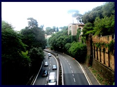 The border between Villa Borghese and Pincio Gardens goes at this road, Viale del Muro Torto, that goes right through the Aurelian Wall.