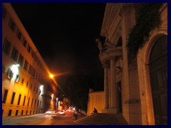 Piazza del Quirinale extends on a long road, Via del Quirinale, that is a bit dull to walk on since you only see the side of the palace.