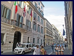 Via del Babuino begins here at Piazza del Popolo and ends at Piazza di Spagna.