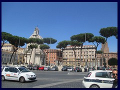 Foro Traiani (Trajan Forum) and Via dei Fori Imperiali.