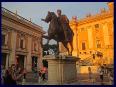 Here you find an equestrian statue of Marcus Aurlelius, the only equestrian bronze that survived since antiquity since they thought it was Constantine. It is situated in front of Palazzo Senatorio, the seat of Rome's mayor. The Capitoline Museums that you find here are considered the first museum in the world.