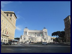 Piazza Venezia with the Monument to Vittorio Emanuele II. To the left is Palazzo Generali and to the right Palazzo Venezia.