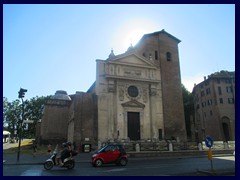 San Nicoal in Carcere, Via del Teatro di Marcello.