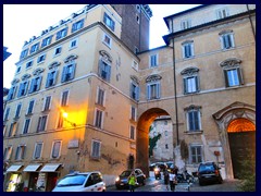 Via Cavour 018