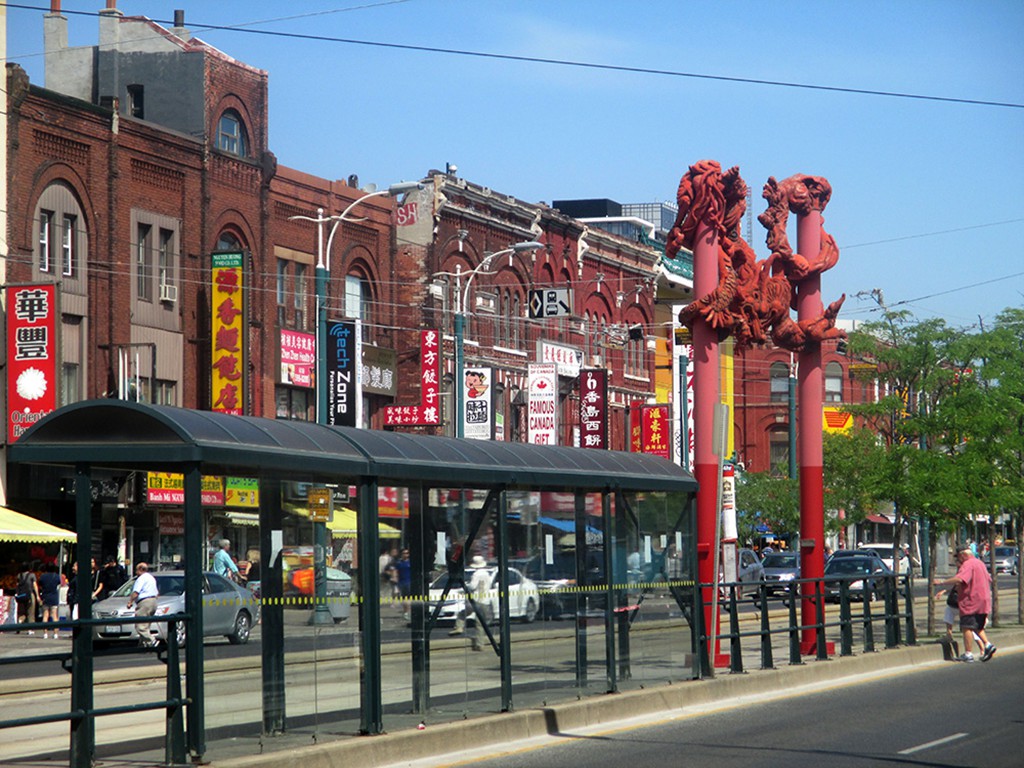 Toronto - Chinatown, Spadina Ave, Dundas St