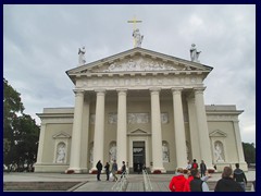 Vilnius Cathedral, main entrance on Cathedral Square